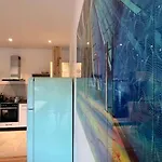 4younic Glonn1 * Boxspring * Jacuzzi * Netflix*65“ Appartement Glonn